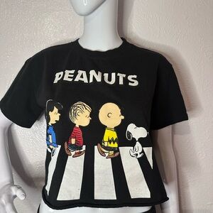Peanuts crop top sz Large